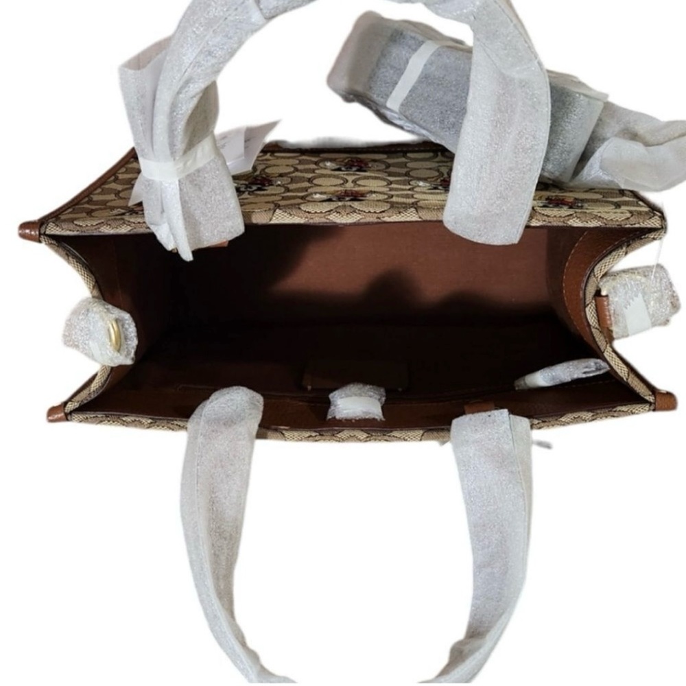 NWT Disney X Coach
Dempsey Carryall in Sig Jacquard
Mickey Mouse Msrp:$528 - Picture 7 of 13